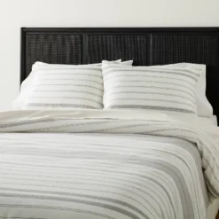 Alternating Pinstripe Comforter & Sham Set Gray/Cream - Hearth & Hand™ With Magnolia -Dream house GUEST 99ea9eaa a4ca 48b7 8e04 56feb59ec9f6 1